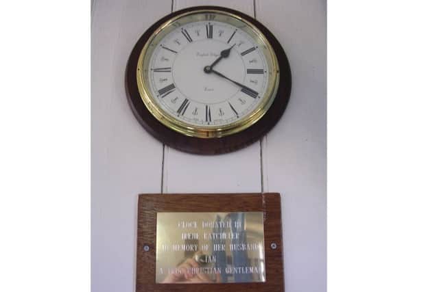 The missing brass wall clock. EMN-171101-093117001