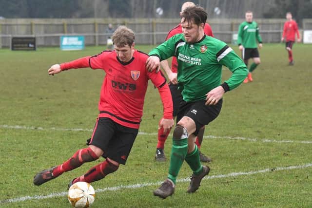 Sleaford Town Res (green) v Sleaford Sports Amateurs FC (red). Luke Hollingworth (green), David Cook (red). EMN-170123-175932002