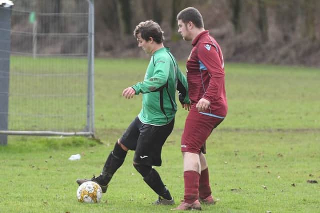 FC Hammers (red) v Fulbeck United (green). Richard Hardy (red), Paul Crampton (green). EMN-170130-175116002