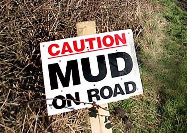Mud on road EMN-171002-082206001