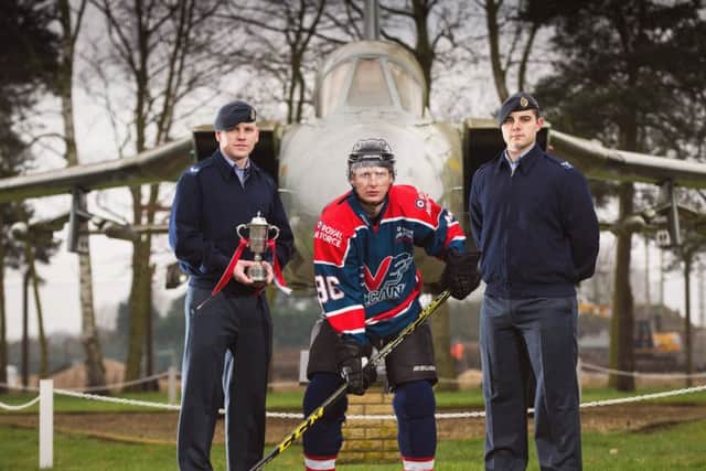 RAF Coningsby ice hockey EMN-171002-093733002