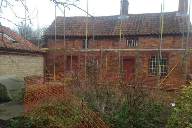 Scaffolding goes up on Mrs Smith's Cottage at Navenby. EMN-170228-120414001