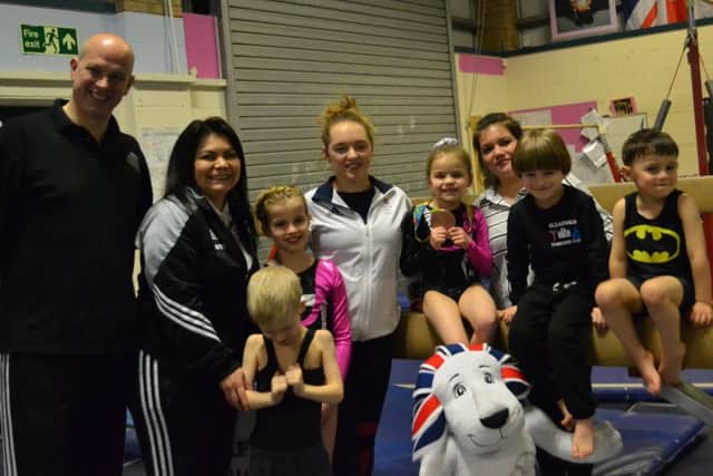 Young gymnasts meet their Olympic hero Amy Tinkler EMN-170203-163706002
