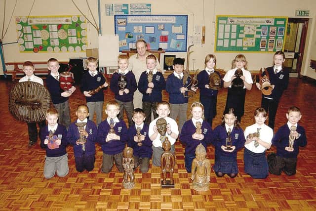 Peter Wengraf with Year Four pupils.
