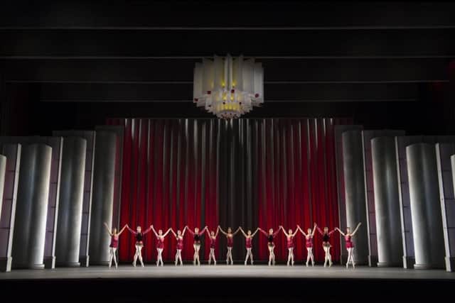 JEWELS; The Royal Ballet,
RUBIES,
PAS DE DEUX; SARAH LAMB, STEVEN MCRAE,
PRINCIPAL WOMAN; ZENAIDA YANOWSKY,
4 SOLOIST MEN; TRISTAN DYER, VALENTINO ZUUCCHETTI,
DAWID TRZENSIMIECH, MARCELINO SAMBE, EMN-171003-170411001