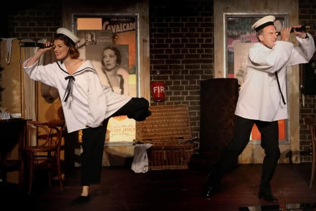 'Noel & Gertie' EMN-170316-063527001