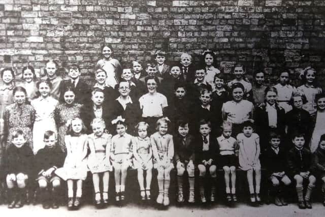 Sleaford Roman Catholic School in 1946/47. EMN-170323-171206001