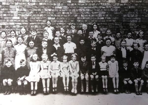 Sleaford Roman Catholic School in 1946/47. EMN-170323-171206001