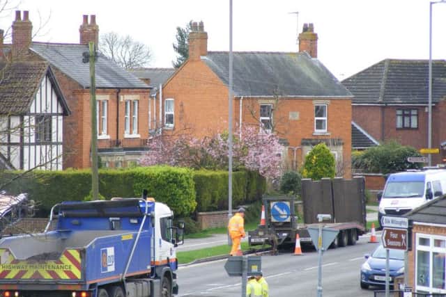 Resurfacing works begin on the junction of London Road, Sleaford. EMN-170322-085629001