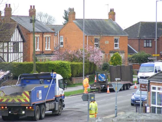 Resurfacing works begin on the junction of London Road, Sleaford. EMN-170322-085629001