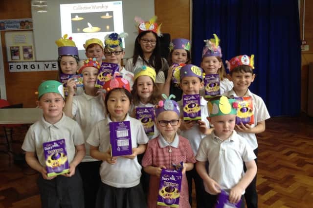 Easter Hat winners at Binbrook Primary School with their prizes EMN-170331-112250001