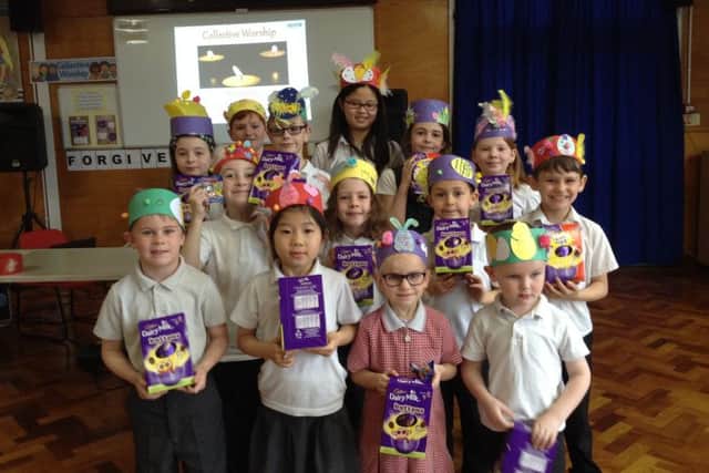 Easter Hat winners at Binbrook Primary School with their prizes EMN-170331-112250001