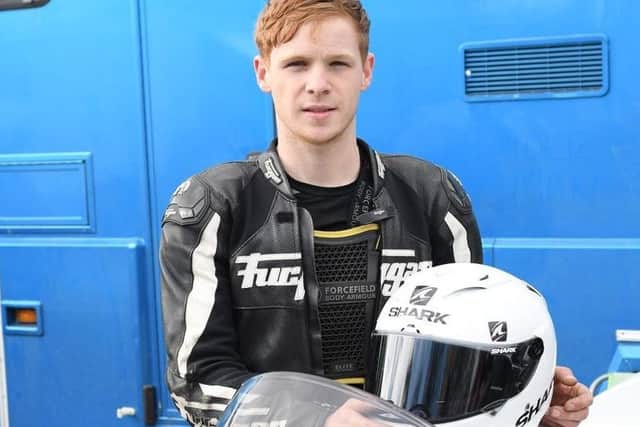 Tom Neave EMN-170327-160448002