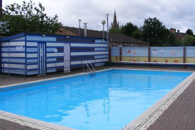 Heckington Swimming Pool. EMN-170331-102339001