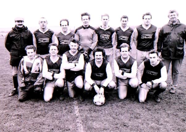 Wilsford FC team from 1992. EMN-170604-155345001