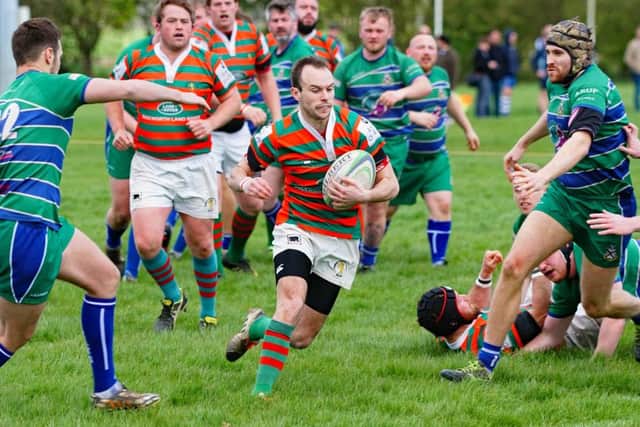 Chris Everton spots a gap and adds to Rasens mounting try tally EMN-170417-100818002