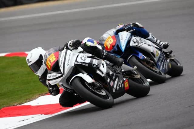 Tom Neave on his way to a battling fourth place finish at Brands Hatch EMN-170418-091804002