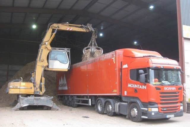 The first delivery loading up at Mid Uk Recycling. EMN-170424-175914001