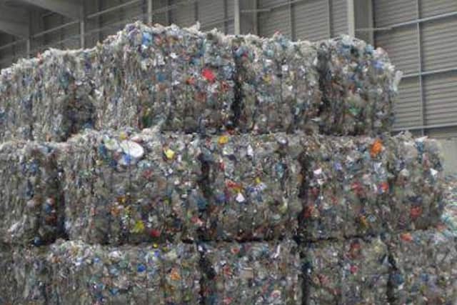 Baled waste. EMN-171105-105854001
