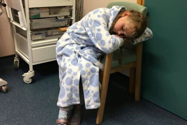 Scarlett Hinchliffe inside hospital after becoming ill with an insect bite. Photo: SWNS EMN-170517-112836001