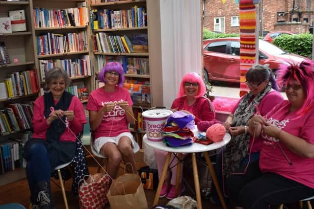 Knitathon knitters EMN-170206-085945001