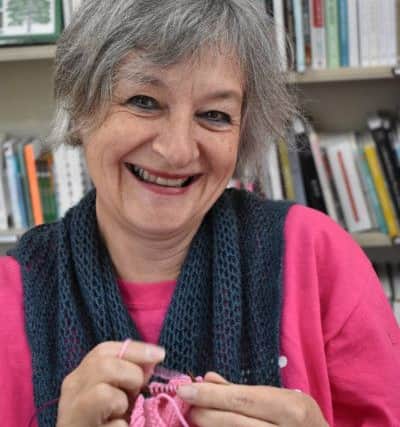 Knitathon knitters EMN-170206-090007001