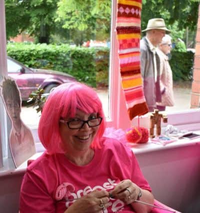 Knitathon knitters EMN-170206-090018001