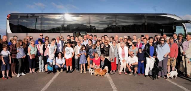 French and English together in front of the French coach before departure on Sunday morning EMN-170506-101817001