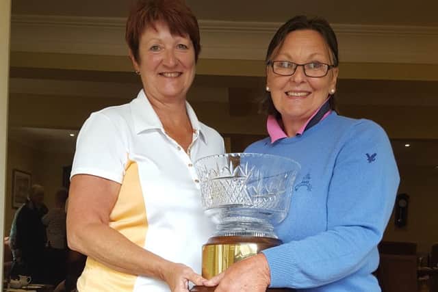 Lady captain Andrea Smaggasgale (left) with Champ de Bataille winner Penny Buckley EMN-170806-175134002