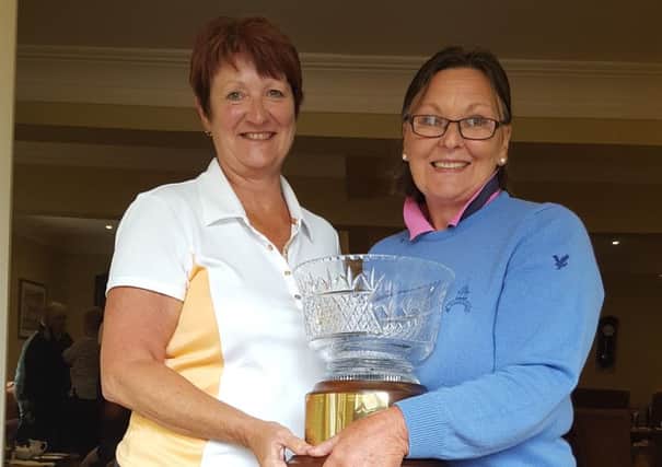 Lady captain Andrea Smaggasgale (left) with Champ de Bataille winner Penny Buckley EMN-170806-175134002