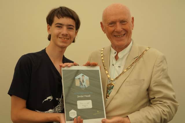 Lincolnshire County Council Vice Chairman Ron Oxby presenting a Good Citizens Award to 15-year-old Jordan Havell of Sutton on Sea ANL-170622-092158001