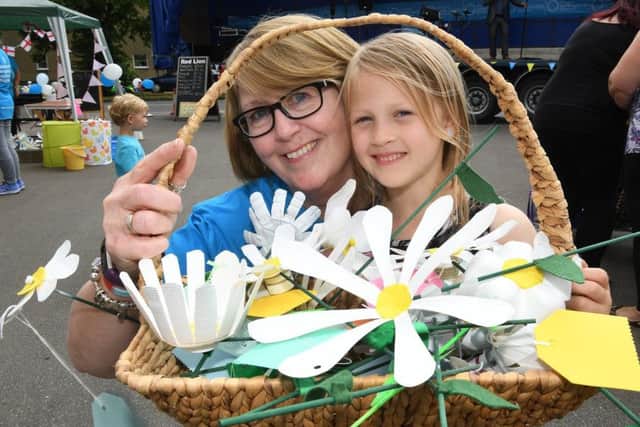 Family Fun Day at Red Lion, Ruskington, in aid of Roy Castle Lung Cancer Foundation. Susan Edwards and Imogen Long 6 with memorial daisies. EMN-170629-173946001