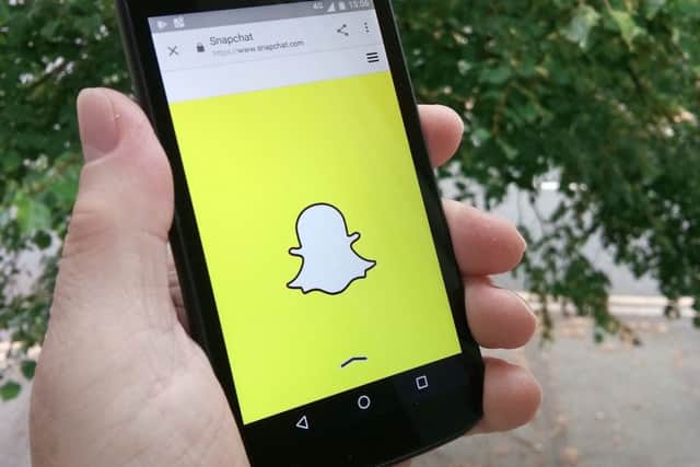 Snapchat. EMN-170407-151039001