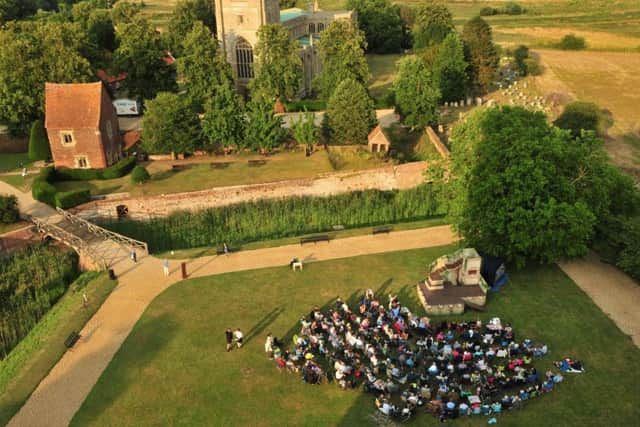 Shakespeare returns to Tattershall Castle EMN-170407-154406001