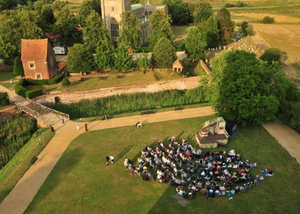 Shakespeare returns to Tattershall Castle EMN-170407-154406001