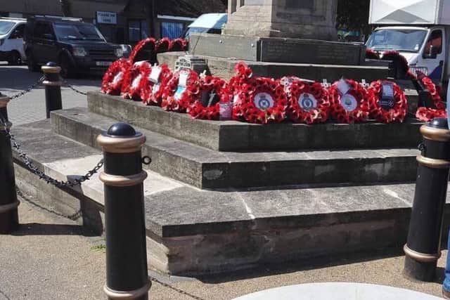 A section of chain has been stolen from the town's war memorial in Sleaford Market Place. EMN-170721-134755001