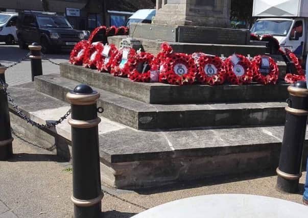 A section of chain has been stolen from the town's war memorial in Sleaford Market Place. EMN-170721-134755001