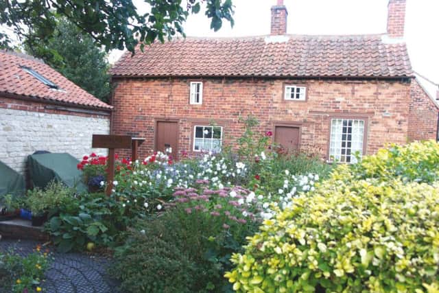 Mrs Smith's Cottage at Navenby. EMN-170724-180540001