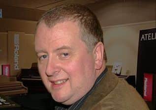 Organist David Thomas EMN-170814-214000001