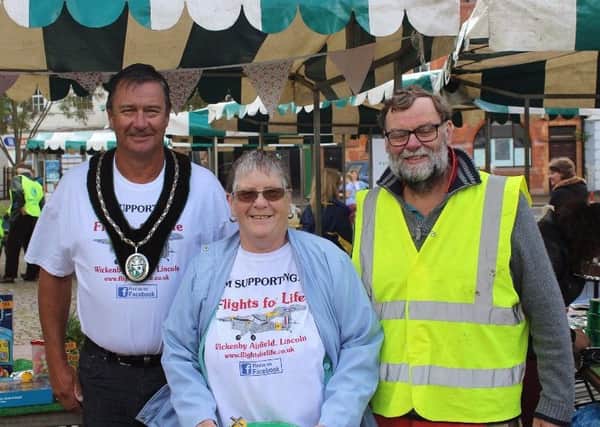 Coun Bunney (right), with Mayor John Matthews and Coun Margaret Lakin-Whitworth. EMN-171109-123751001