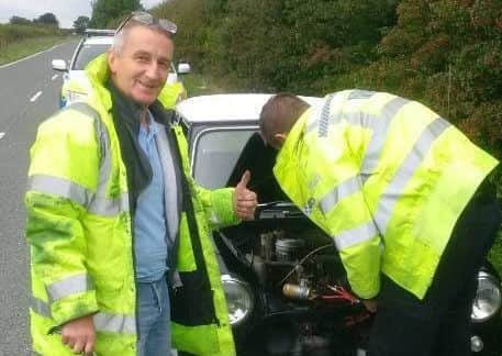 Lincolnshire Police aiding breakdown victim.