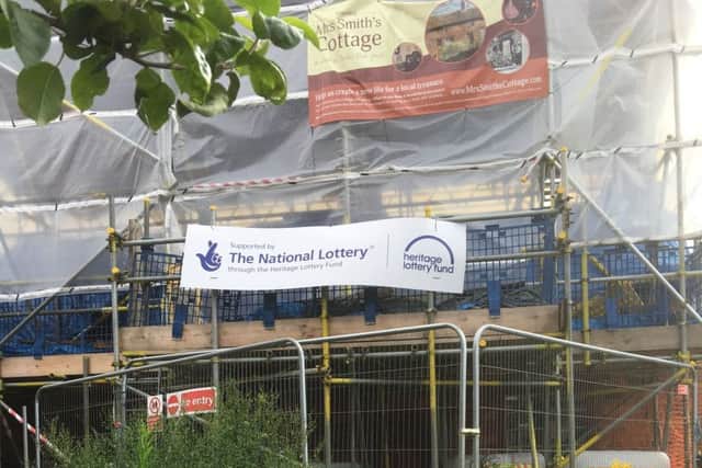Mrs Smith's Cottage in Navenby under cover as the roof is removed for investigation. EMN-170927-124558001