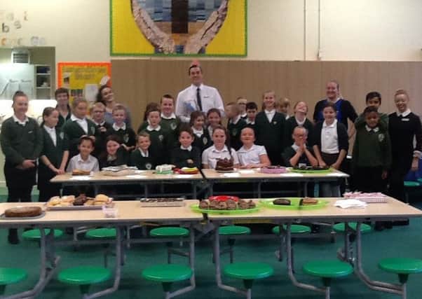 Star baker at Seathorne Primary School in Skegness Mr Baker with Year Six pupils. ANL-170410-152338001