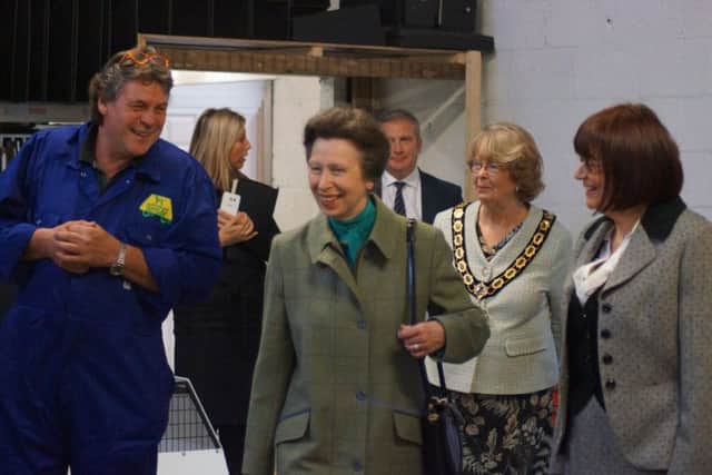 The Princess Royal toured the production centre at Lintran EMN-171013-162053001