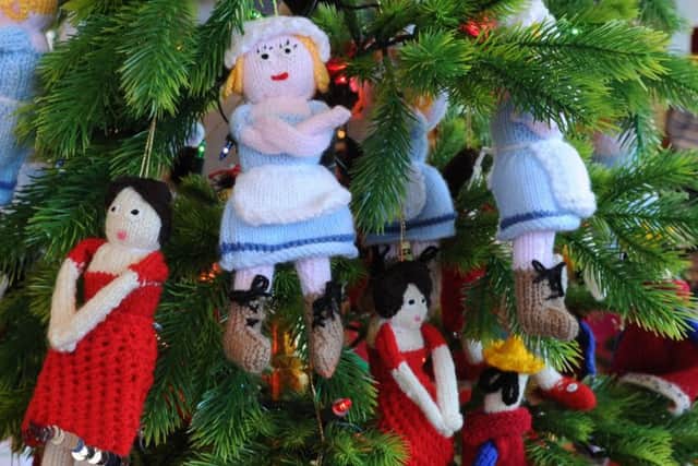 Christmas crafts EMN-171026-133837001