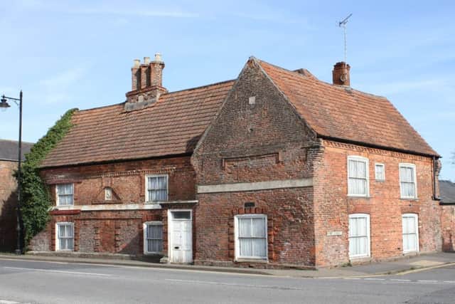 The Old King's Head, in Kirton. EMN-171126-123407001